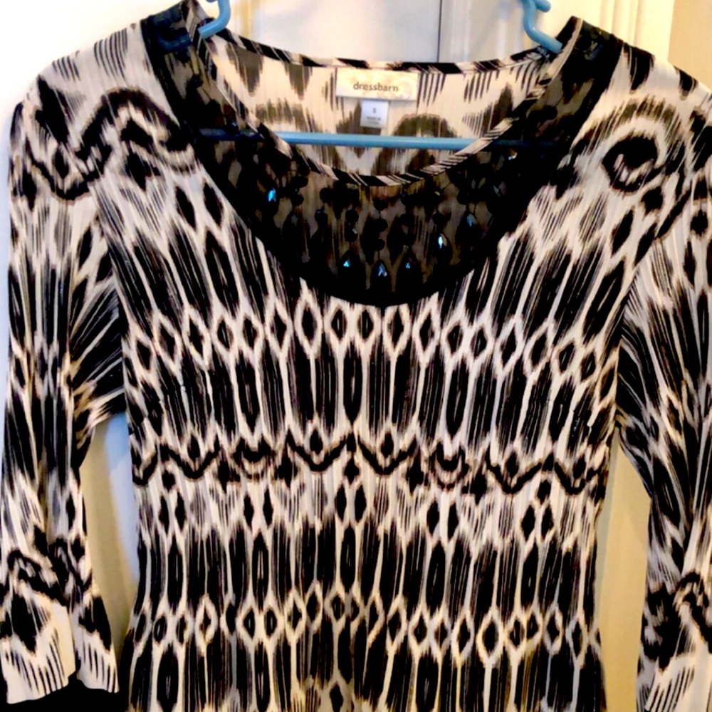 Beautiful party wear with black long pearls